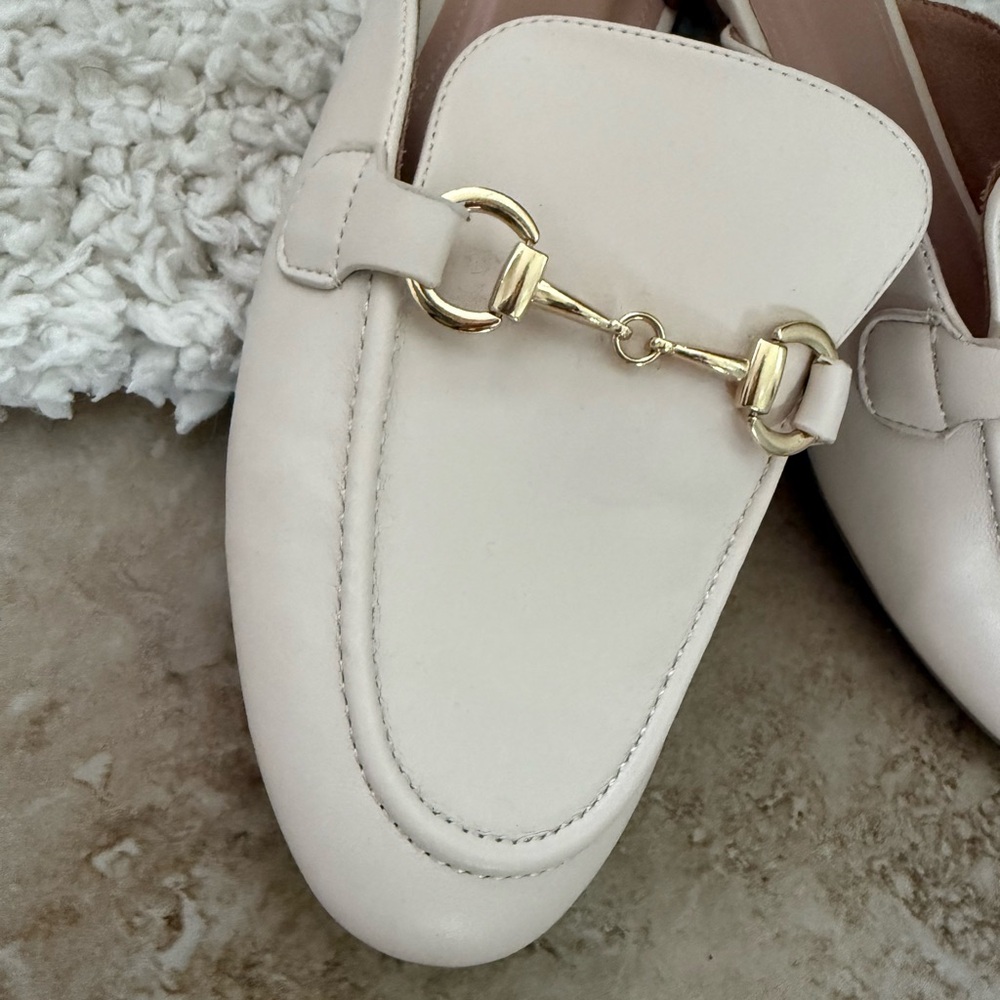 Elegant Cream Mules with Gold Accent - Picture 3 of 9